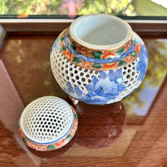 Vintage Japanese Hirado Pierced Porcelain Incense Burner with Lid – Hand-Painted - Picture 4 of 15